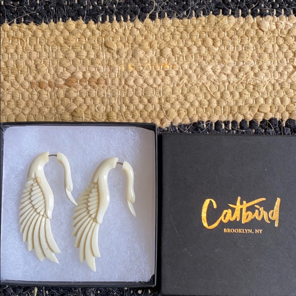 Catbird swan earrings